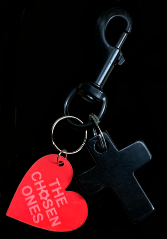<strong>LARGE BLACK GLASS CRUCIFIX AND NEON SWEETHEART KEY CLIP</strong> 12CM