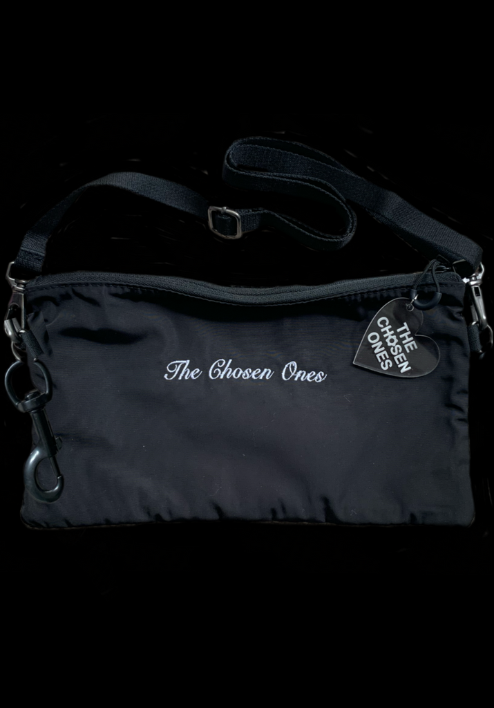<strong>LARGE EMBROIDERED MESH NYLON ZIP HARDWARE CROSS BODY BAG</strong> 35CM