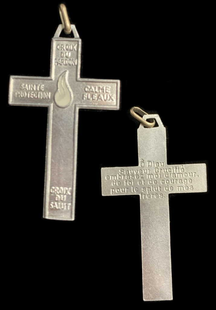 <strong>VINTAGE PRAYER PROTECTION CRUCIFIX PENDANT</strong>