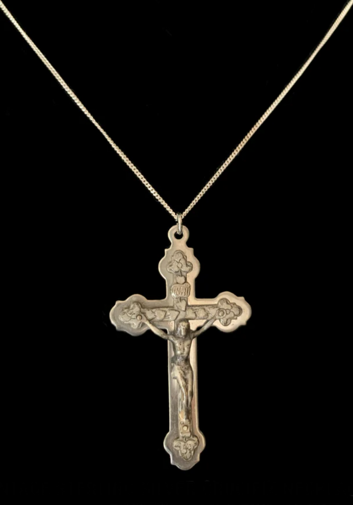 <strong>VINTAGE CLASSIC SILVER CRUCIFIX PENDANT</strong>