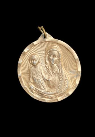 <strong>VINTAGE MADONNA AND CHILD PENDANT<strong>