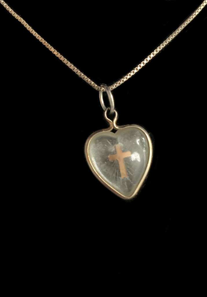 <strong>VINTAGE GLASS HEART CRUCIFIX NECKLACE</strong>