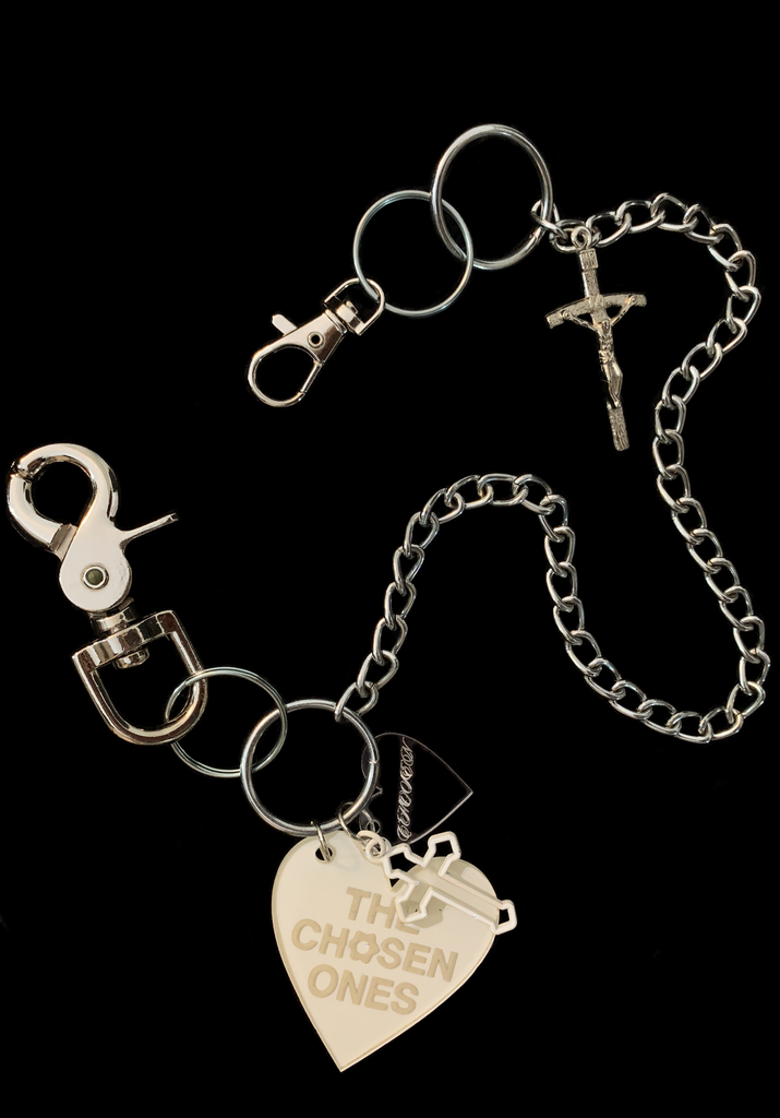 <strong>PERSPEX WHITE SWEETHEART DOG CHAIN CLIP </strong> 35CM