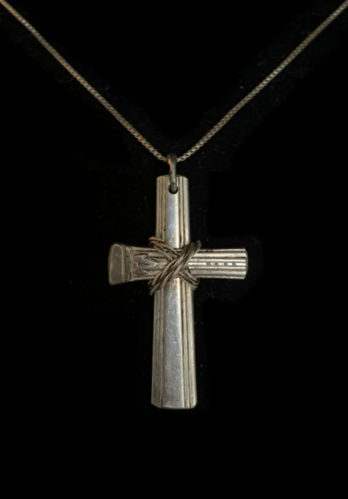 <strong>VINTAGE CREED STERLING PASSION CRUCIFIX NECKLACE <strong>