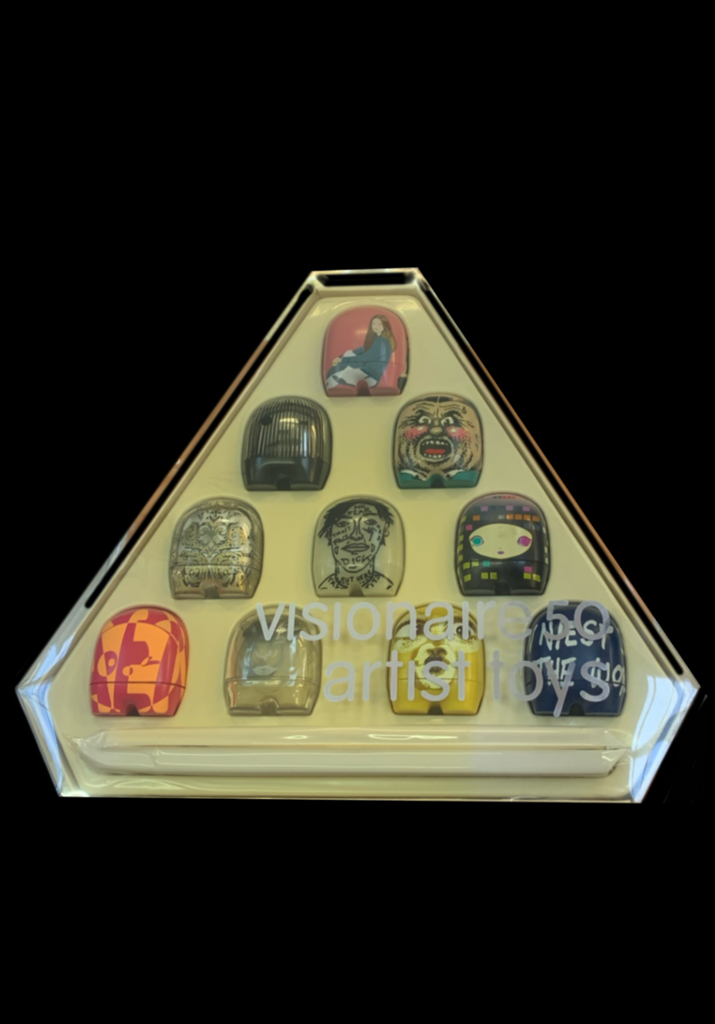 <strong>VISIONAIRE 50 TOYS</strong> 2001