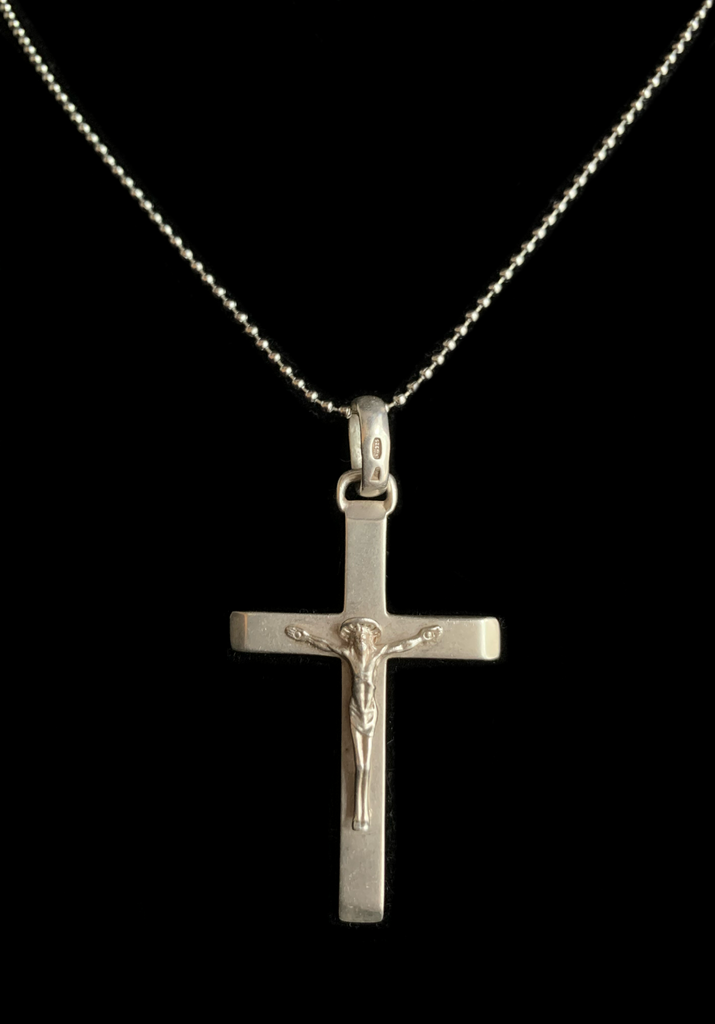 <strong>CLASSIC STERLING SILVER CRUCIFIX NECKLACE</strong>