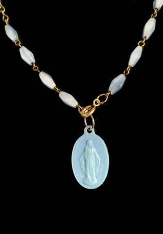 <strong>BLUE RESIN VIRGIN PENDANT ROSARY NECKLACE</strong>